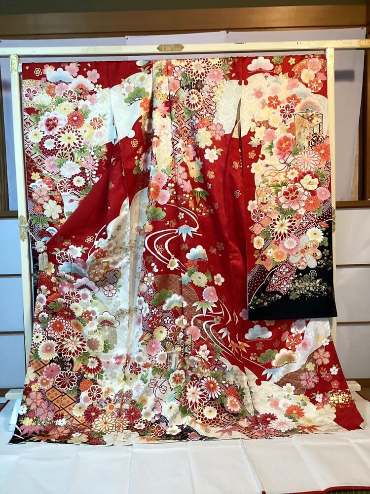 k-111 赤地流水に花