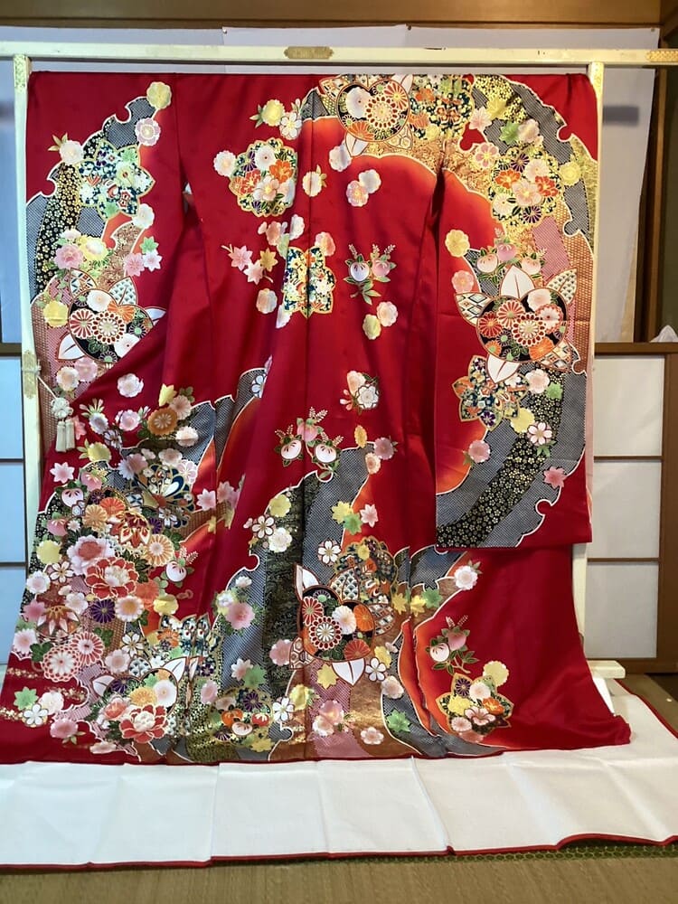 k-112 赤地に雪輪花