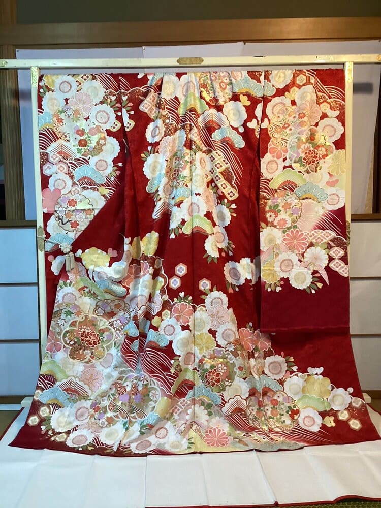 k-126 赤地に流水花文