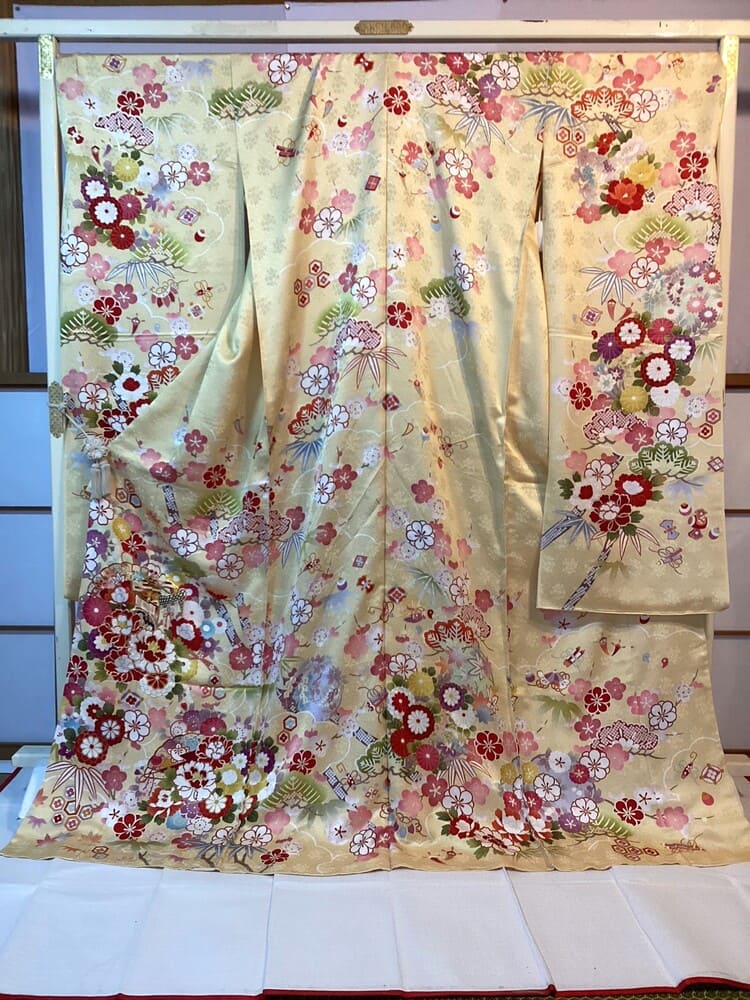 k-129 黄色地に吉祥文様