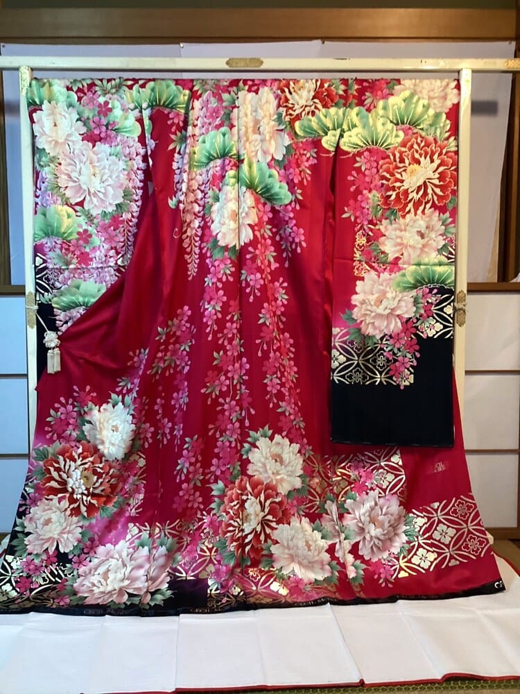 k-130 赤地に金彩七宝文様