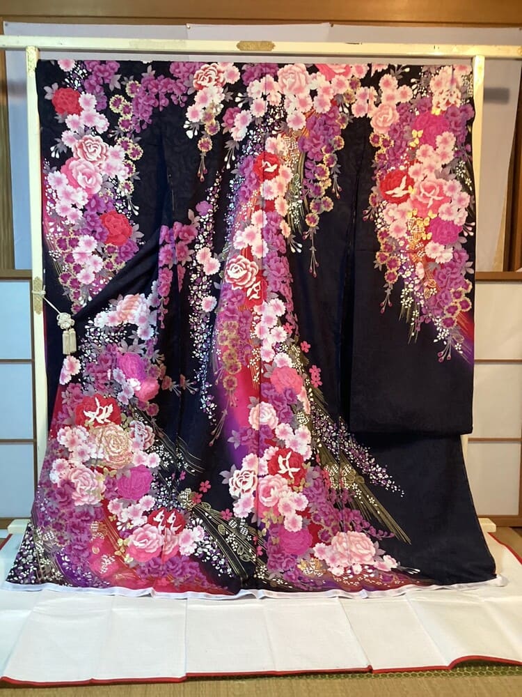 k-131黒紫地に花(桂由美)