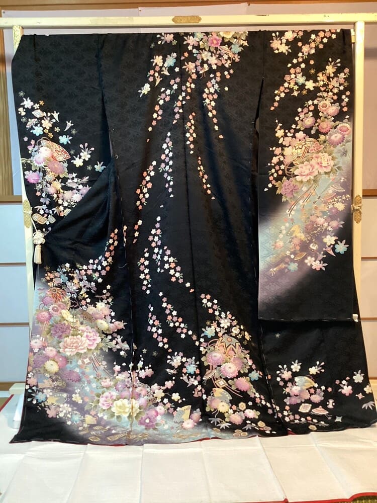 k-132 黒地に宝づくし