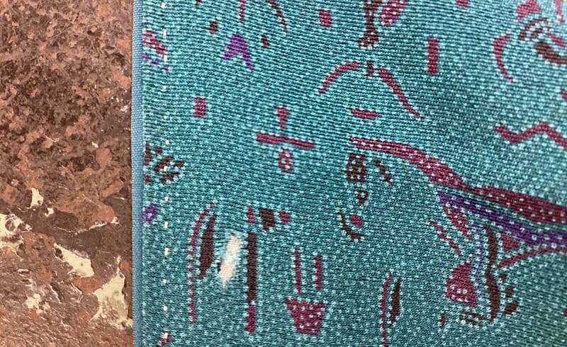 小紋引っ掛けて破れた穴